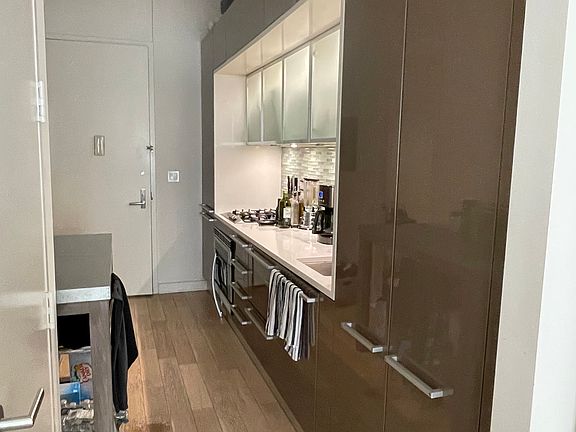 5th image of 75 Wall St APT 25H