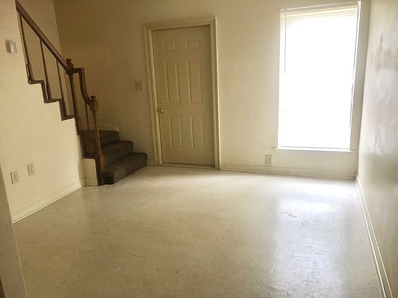 4th image of 806 E Thomas St APT 3