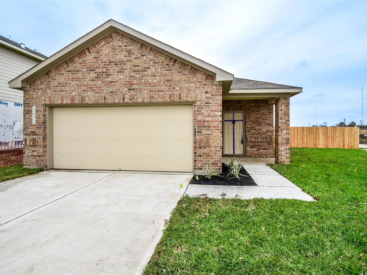 3 bed, 2.0 bath, 1602 sqft, $2,100 — Photo 2