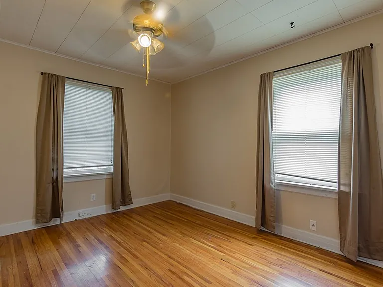 220 W Madison St — Photo 7