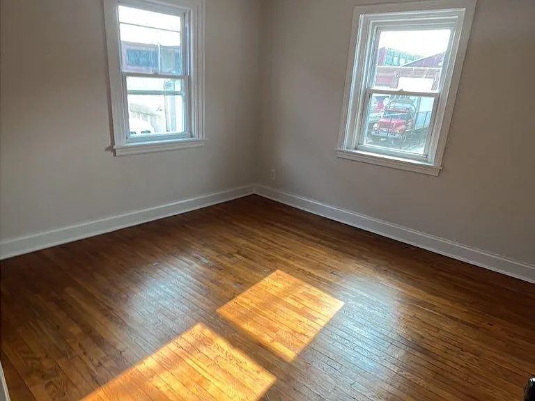 566 E High St #6 — Photo 5