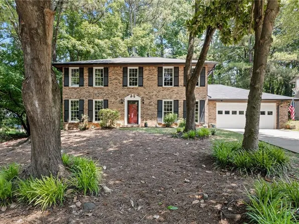 9880 Lake Forest Way, Roswell, GA 30076
