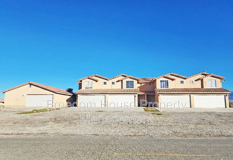 3 bed, 2.5 bath, 1221 sqft, $1,441 — Photo 4