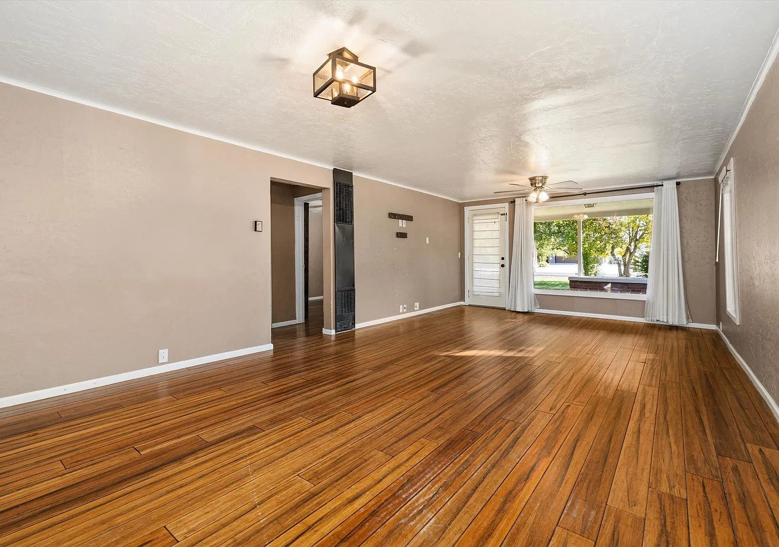 Charming Country Home on 1 Acre 2 Bed, 1 Bath + Bonus Space | Just 13 Miles from Boise! — Photo 4