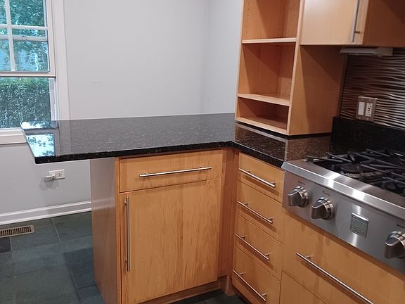 5th image of 574 Gray Ave