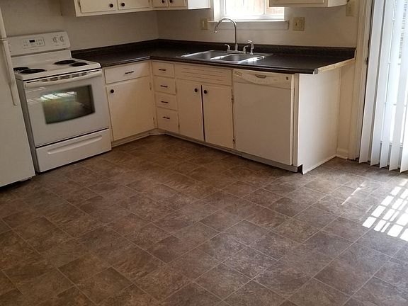 3rd image of 1353 Fairmont Dr