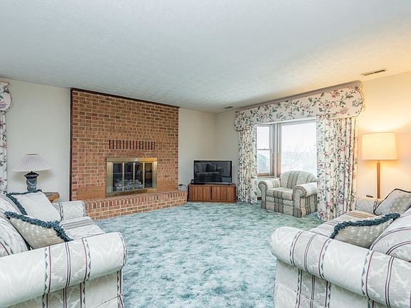 4th image of 6901 Bridle Ct