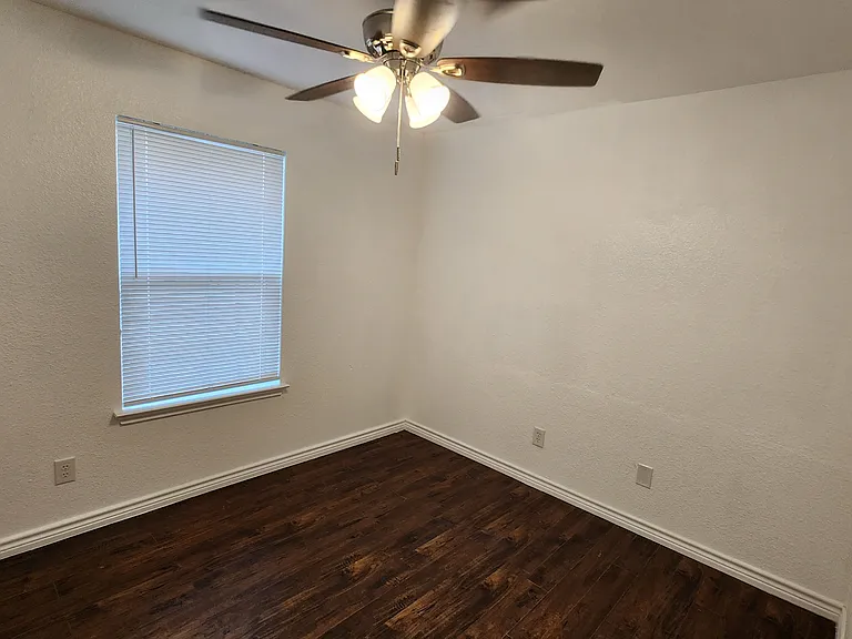 542 Pharis St — Photo 10