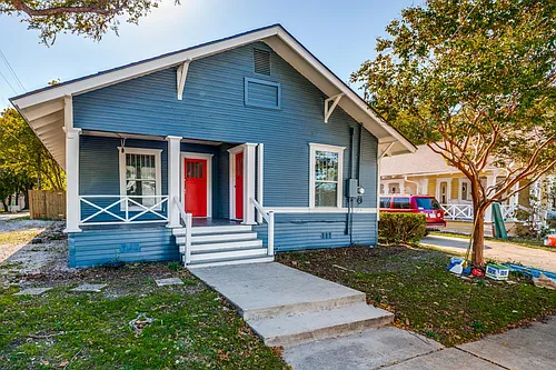 210 E Standifer St Photo 1