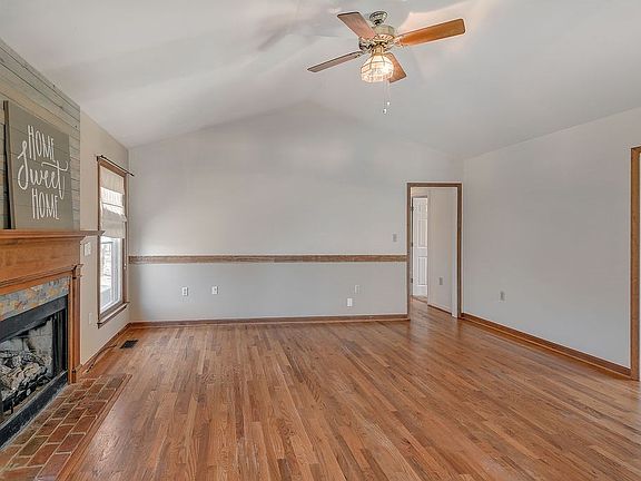 5th image of 134 Westwood Dr