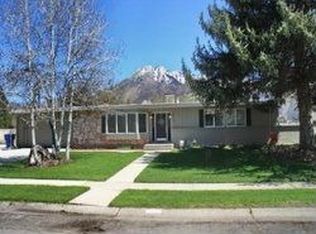 5615 Laurelwood St, Holladay, UT 84121