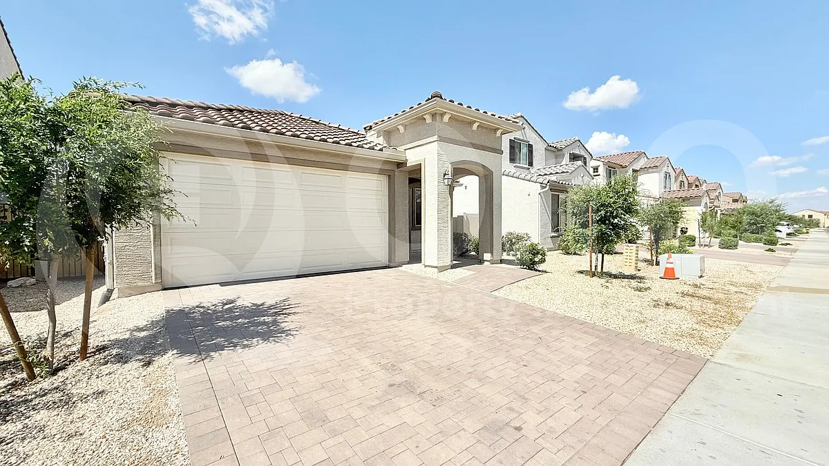3 bed, 2.0 bath, 1730 sqft, $2,299 — Photo 3