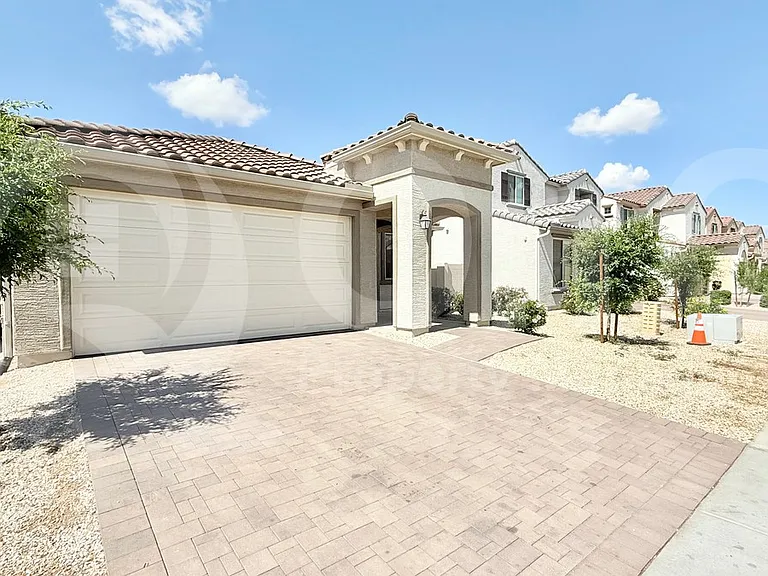 9034 W Luke Ave — Photo 3