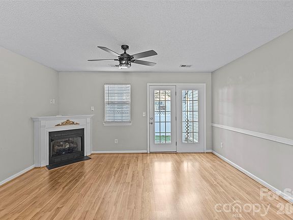 4th image of 10923 Holly Ridge Blvd
