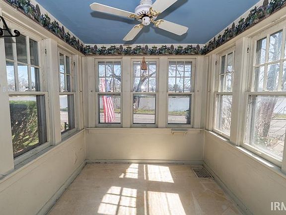 5th image of 615 Edgewater Dr