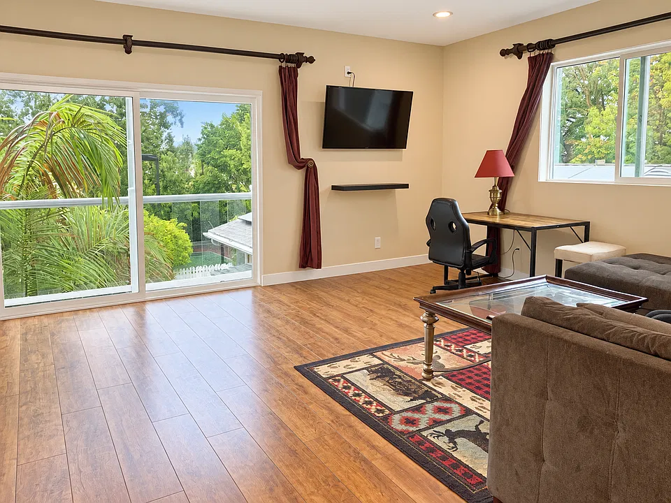 22976 Crespi St #TOWNHOUSE