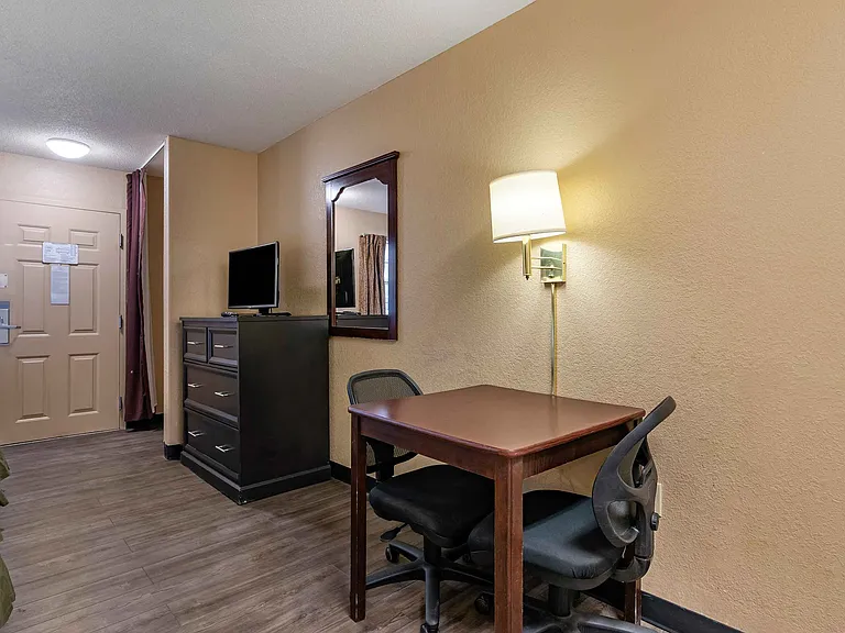 Studio Suite - 2 Full Beds