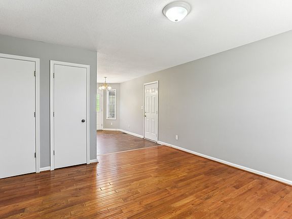 4th image of 2630 Cummings Cir