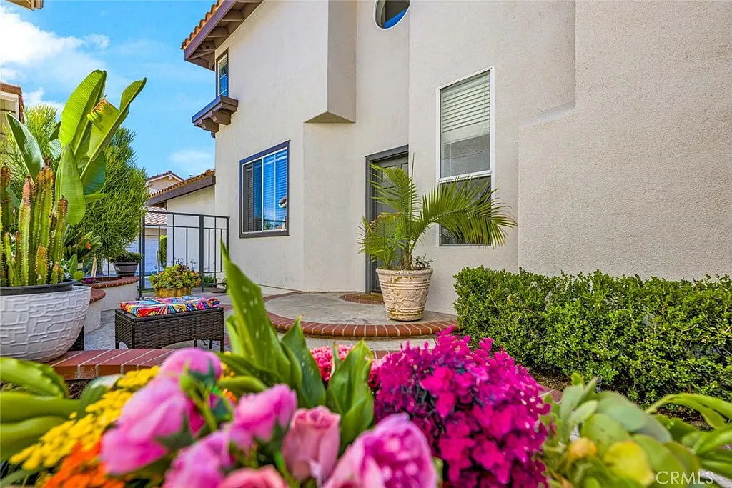 4 bed, 2038 sqft, $5,000 — Photo 1