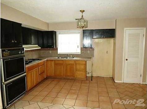 3rd image of 10 Belair Cir