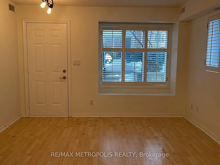 208 Niagara St #Townhouse 27 — Photo 5