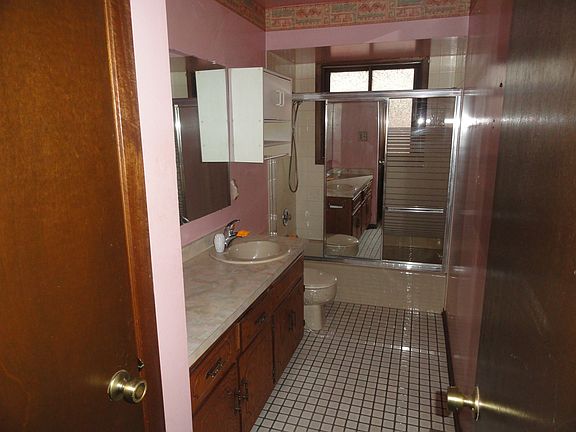 4th image of 14542 Mozart Ave
