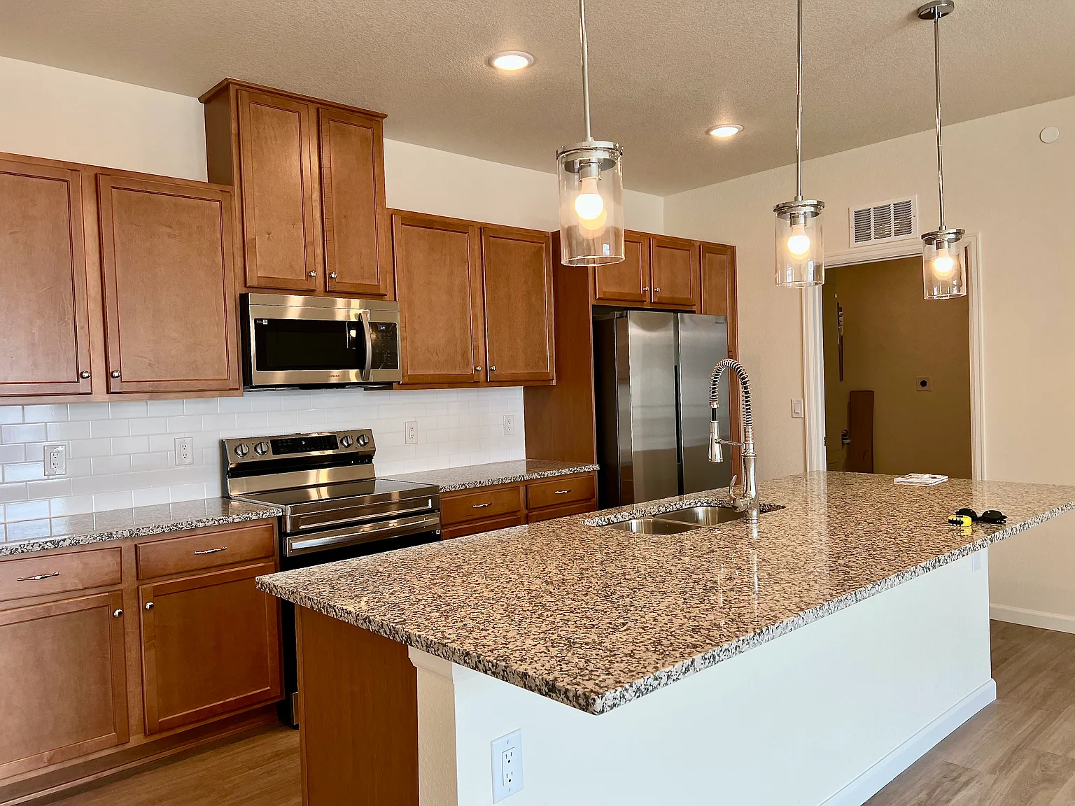 2 bed, 1064 sqft, $2,050 — Photo 2