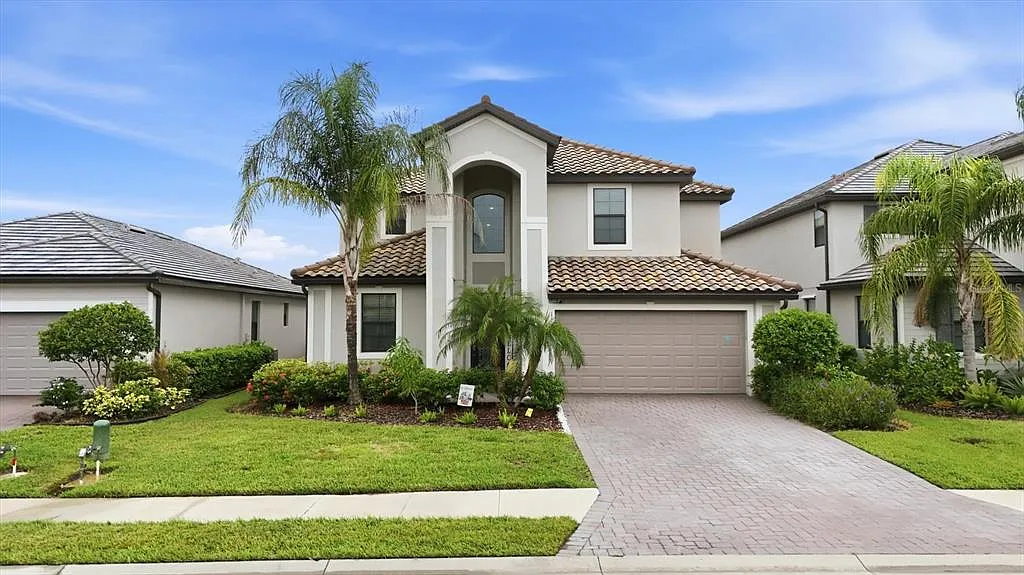 5 bed, 3.0 bath, 3257 sqft, $6,040 — Photo 2