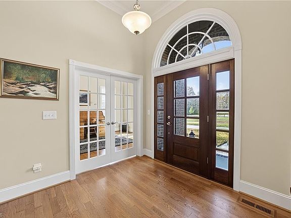 4th image of 375 Howardtown Cir