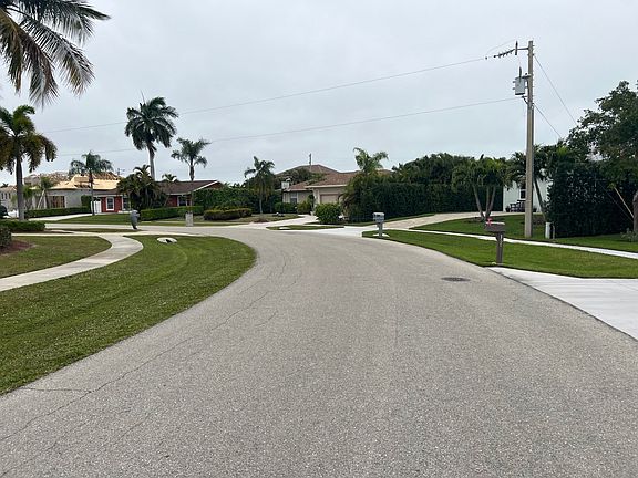 4th image of 138 S Bahama Ave