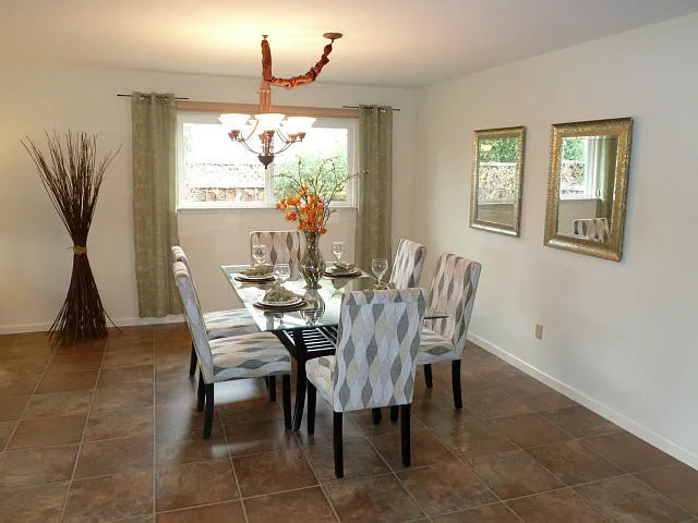 4 bed, 2357 sqft, $6,400 — Photo 3