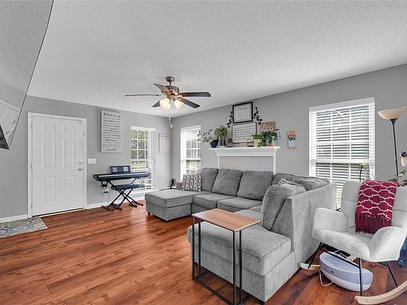 5th image of 106 Pepperhill Ln