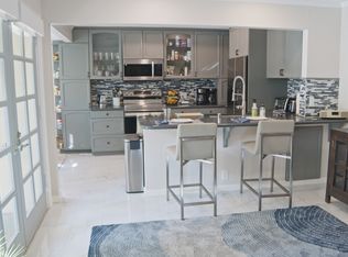 221 S Patencio Rd, Palm Springs, CA 92262