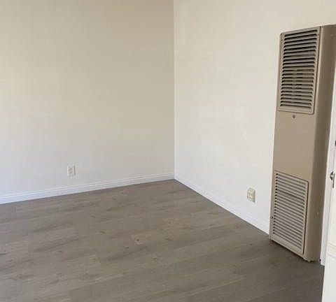 3rd image of 12942 Moorpark St