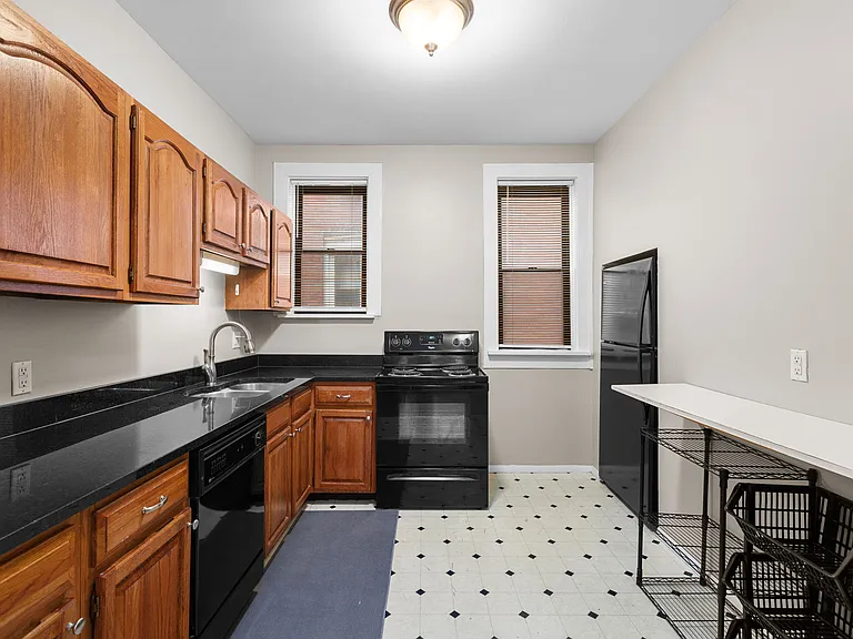 6010 Waterman Blvd — Photo 6