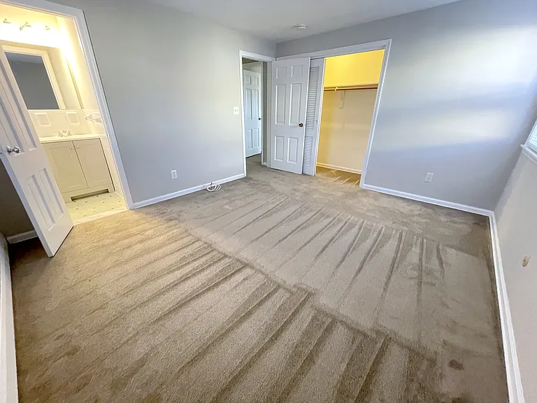 Primary Bedroom w. Ensuite Bathroom