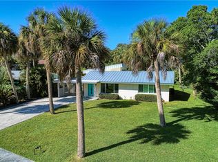 99 Island Cir, Sarasota, FL 34242