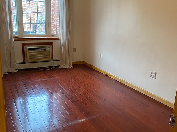 3rd image of 2854 85th St #1