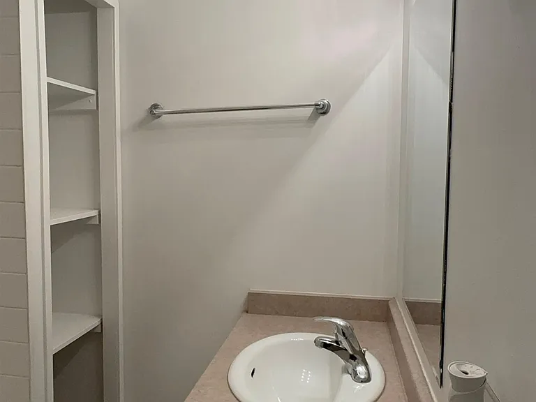 1445 W 11th Ave #11 — Photo 4