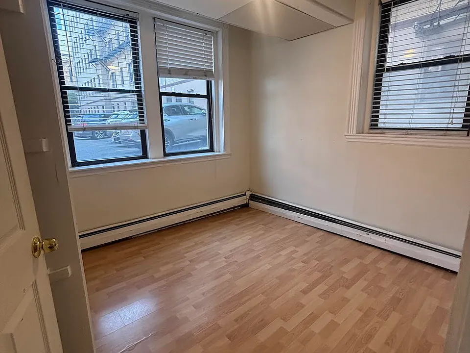 64 Charlesgate E #J5