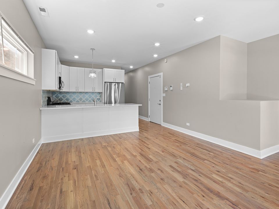 1st image of 643 E 50th St Unit 1