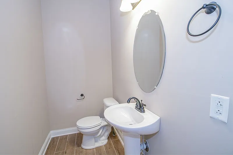 Highpointe Row — Photo 4