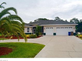 910 Palmetto Ave, Lehigh Acres, FL 33972