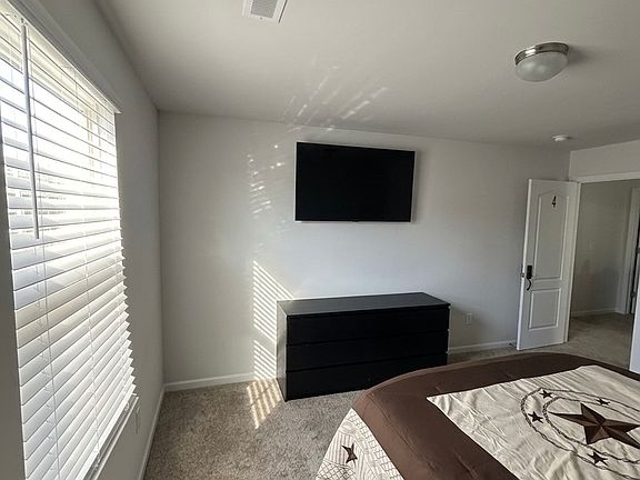 2nd image of 4624 Revelstroke Rd
