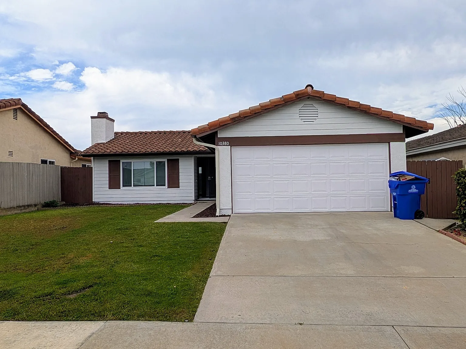 3 bed, 1296 sqft, $4,400 — Photo 1