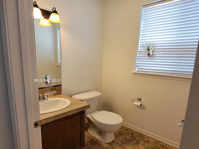 1815 Sunshine Ave — Photo 10