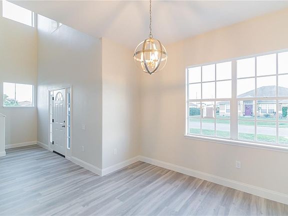 5th image of 82 Alicante Ct