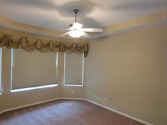 4th image of 4032 Whispering Oaks Dr
