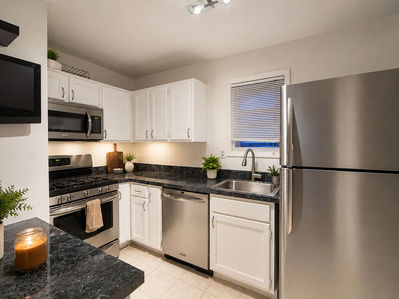 2 bed, 900 sqft, $2,975 — Photo 4