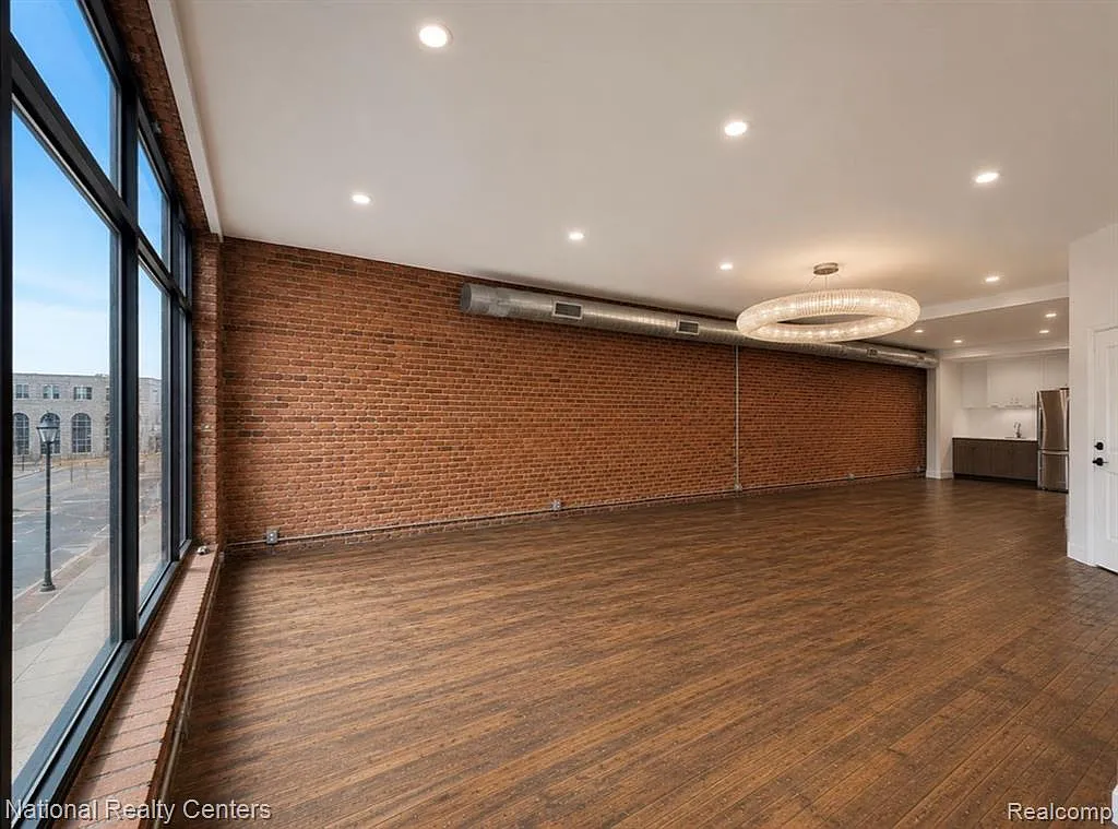 2 bed, 2.5 bath, 2509 sqft, $2,500 — Photo 3